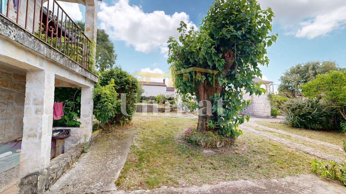 Casa in pietra ristrutturata con piscina